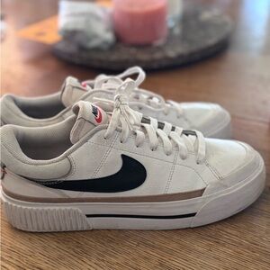Nike White and Black Low-Top Sneakers